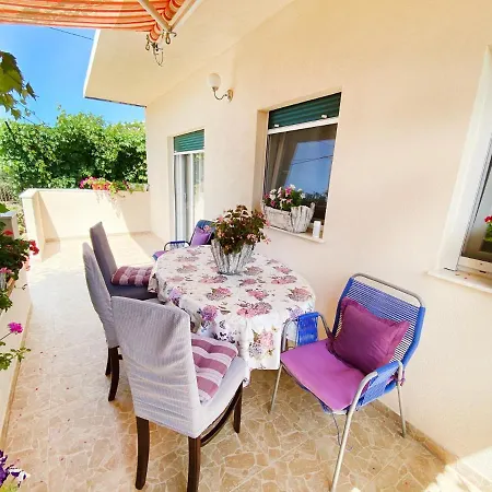 Private House Nena Holiday home *